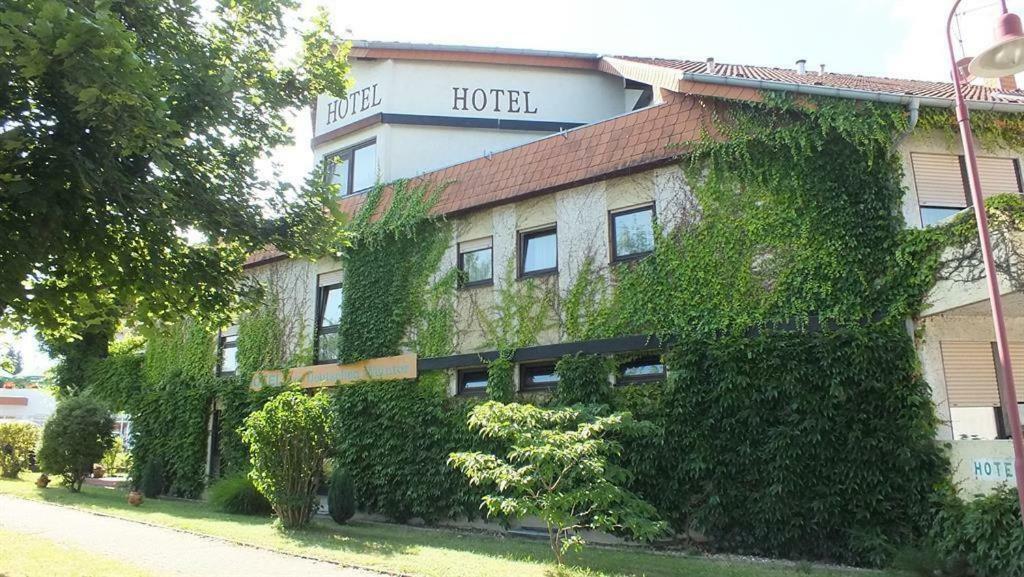 Hotel Filoxenia Am Deutschen Weintor Schweigen-Rechtenbach Exterior photo